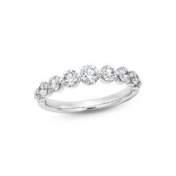 Round Shape Diamond engagement ring